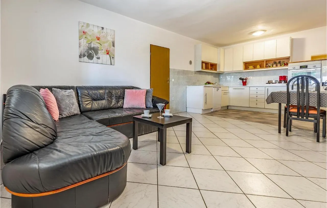 Awesome Apartment In Medulin With Wifi 0*,